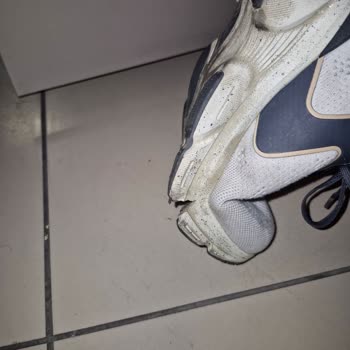 Aldığım Ayakkabının Tabanı Hemen Yırtıldı, Mağaza Çözüm Sunmuyor