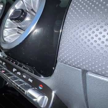 Sıfır Mercedes Aracımda Tekrarlayan Trim Ve Ses Sorunları Çözülmüyor