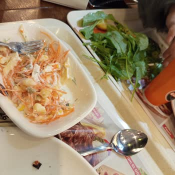 Bayat Salata Ve İlgisiz Hizmete Rağmen Ücret İadesi Talebi