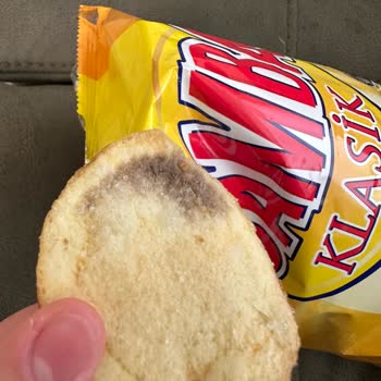 Aldığım Cipsin İçinden Bozuk Ve Kararmış Parça Çıktı, Sağlığım Risk Altında