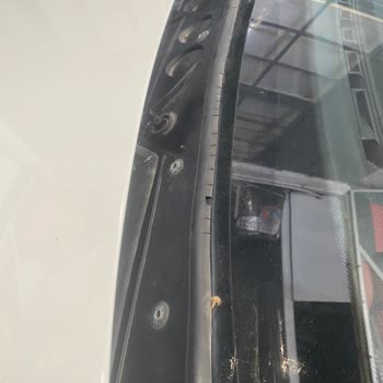 BMW 116d Ön Cam Fitilinin Parçalanması Ve Su Sızdırma Sorunu