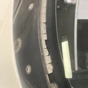 BMW 116d Ön Cam Fitilinin Parçalanması Ve Su Sızdırma Sorunu