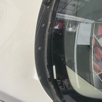 BMW 116d Ön Cam Fitilinin Parçalanması Ve Su Sızdırma Sorunu