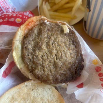 Gönderilen Whopper Köftelerinin Kötü Durumu Ve Memnuniyetsizlik