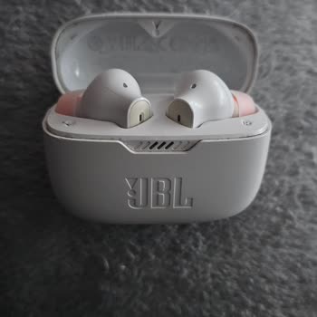 JBL Tune 230 Kulaklıkta Pil Ve Şarj Sorunu Yaşıyorum