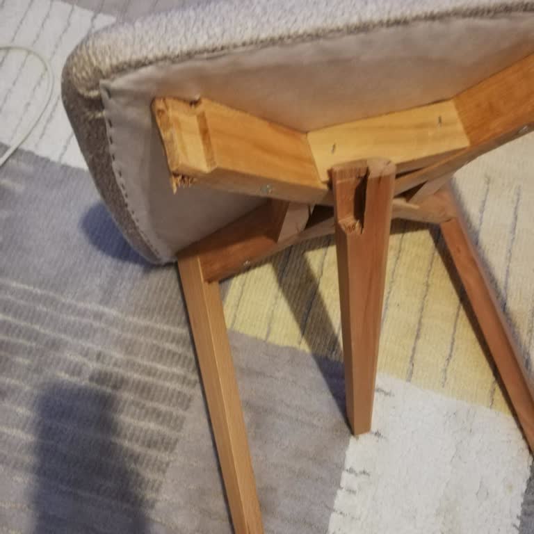 3 Ayda Kırılan Sandalye Ve İlgisiz Mağaza