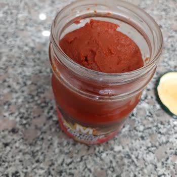 Migros Acı Biber Salçasında Yoğun Kum Taneleriyle Karşılaştım