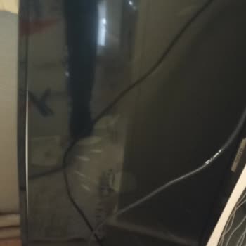Yurtiçi Kargo Televizyonun Ekranı Üst Kısmından Kırılmış!