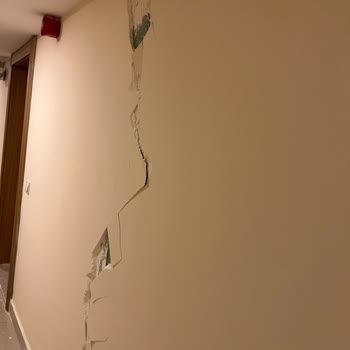 Kristal Şehir'de Depreme Dayanıksız Binalar Hayatımızı Tehdit Ediyor