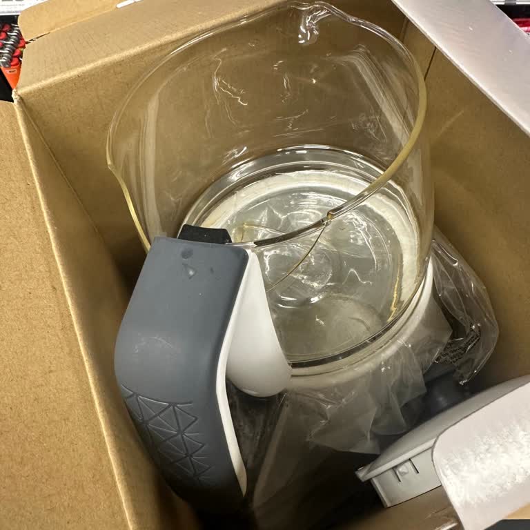 Yeni Alınan Çay Makinesinin Camı Kısa Sürede Kırıldı, Yetkiliye Ulaşamıyorum