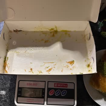 Kadayıfzade Acıbadem Şubesinde Eksik Ürün Ve Saygısız Davranış