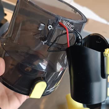 Yeni Alınan Süpürgenin Toz Haznesi Kısa Sürede Kırıldı