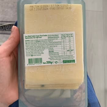 Son Kullanma Tarihi Geçmemiş Cheddar Peynirde Küf Sorunu