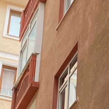 Yan Binadaki Hasarlar Nedeniyle Can Güvenliğim Tehlikede Endişeliyim