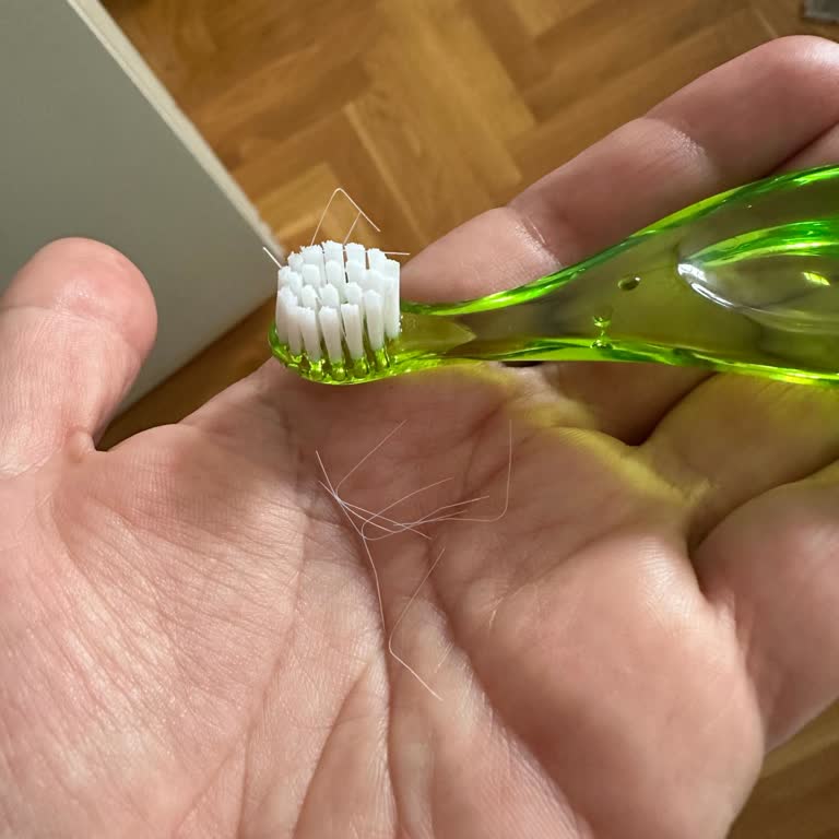 Bebek Diş Fırçasında Kıl Dökülmesi Sorunu