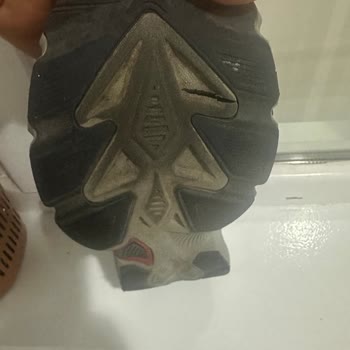 Skechers Ayakkabı İlk Günden Kayıyor Ve Koku Yapıyor