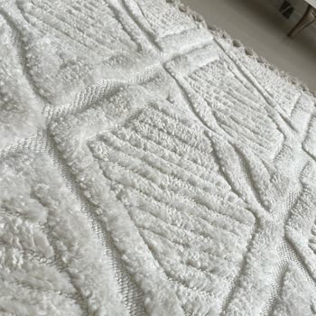 Aldığım Halıda Kalıcı Potluk Ve Satıcıdan Yetersiz Destek