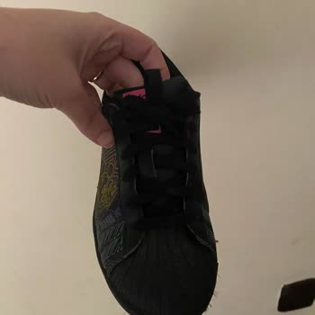 Adidas Superstar Mickey Mouse Ayakkabının Kısa Sürede Delinmesi Şaşırtıcı!