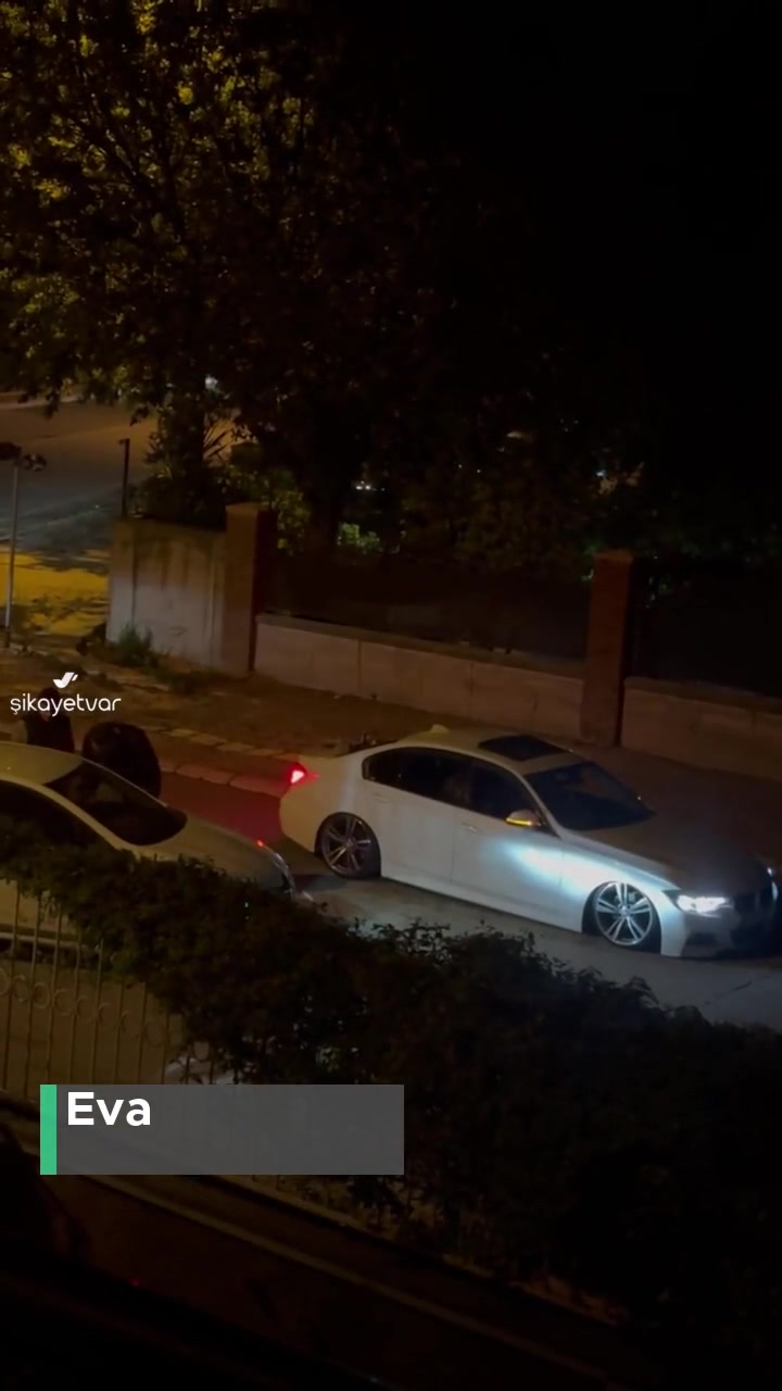 Emniyet Genel Müdürlüğü Sokakta Gece Yüksek Sesli Arabalar Ve Yarışlar videonun kapak resmi