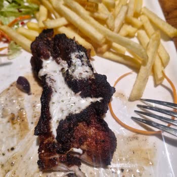 Yanmış Pirzola Ve İlgisiz Personel Deneyimi