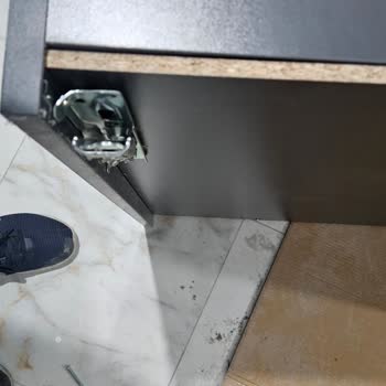 Yeni Alınan Banyo Dolabında Hasar Ve Değişim Talebine Çözüm Yok