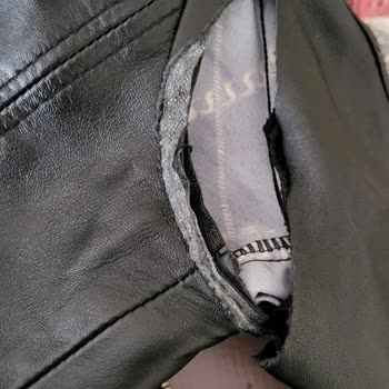 Derimod Deri Ceket 3. Giyişte Kolundan Yırtıldı, Hayal Kırıklığı Yaşadım