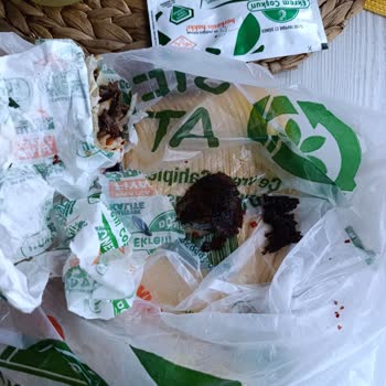 Yanmış Et Dönerle Dişimi Kırıyordum, Lara Şubesinde Kalite Dibe Vurmuş