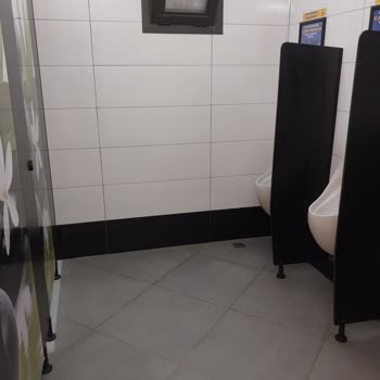 Opet Üçler İstasyonunda Tuvalet Ve Hizmet Sorunu Yaşadım