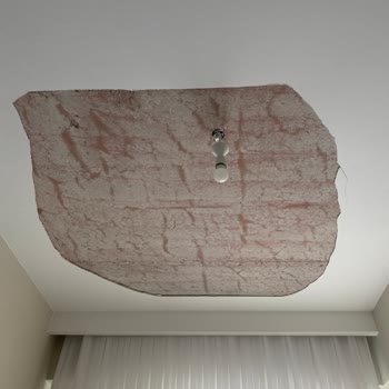 Emlak Konut'ta 1 Yılda Tavan Çökmesi Ve Depremde Derin Çatlaklar