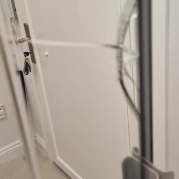 Kırık Aynalı Dolap İçin Haftalardır Çözüm Bekliyorum