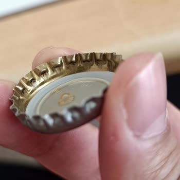 Maden Suyu Kapağında Pas Lekesi ve Sağlık Endişesi