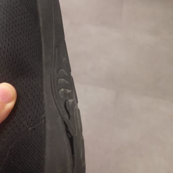 Skechers Aldığım Ayakkabının Tabanı Kısa Sürede Yarılmasına Rağmen Sorunum Çözülmedi