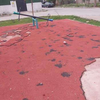 Oyun Parkındaki Tehlikeler Ve İlgisizlik Nedeniyle Endişeliyiz