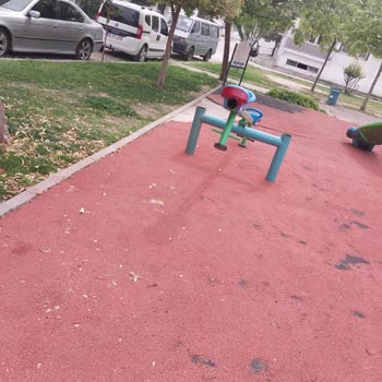 Oyun Parkındaki Tehlikeler Ve İlgisizlik Nedeniyle Endişeliyiz