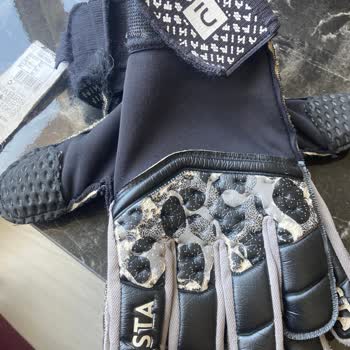 Decathlon Kaleci Eldiveni Çocuğumda Alerjik Reaksiyona Sebep Oldu