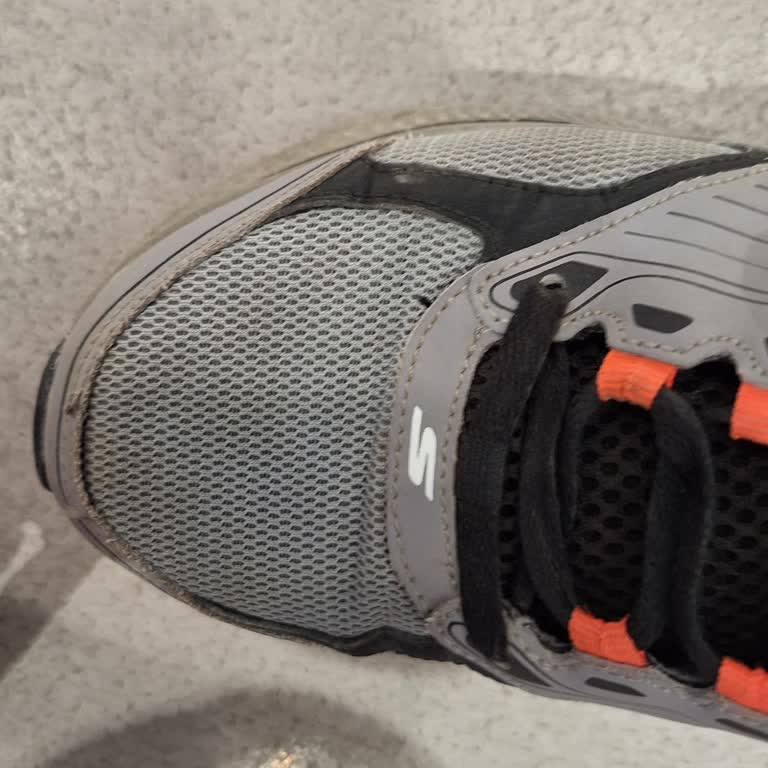 Skechers Ayakkabıda Kısa Sürede Dikiş Açılması Mağaza İlgisizliği