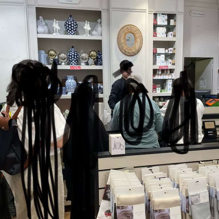 Hafta Sonu Yoğunluğunda Yetersiz Personel Ve İlgisiz Yaklaşım