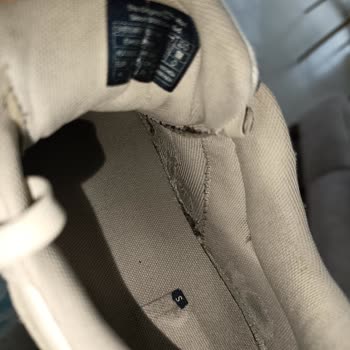 Bir Ayda Derisi Çatlayan Ayakkabıya İade Reddi Şaşkınlığı