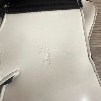 Intersport Yarım Saatte Deforme Olan Eldiven İçin İnceleme Sonucu Hayal Kırıklığı