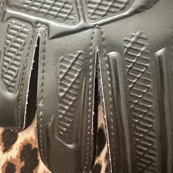 Intersport Yarım Saatte Deforme Olan Eldiven İçin İnceleme Sonucu Hayal Kırıklığı