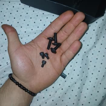 Kırık Plastik Kapaklar Ve Eksik Vidalar Mağduriyet Yaşattı