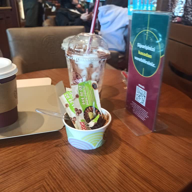 Kahve Dünyası Forum Şubesinde Temizlik Ve İlgi Sorunu