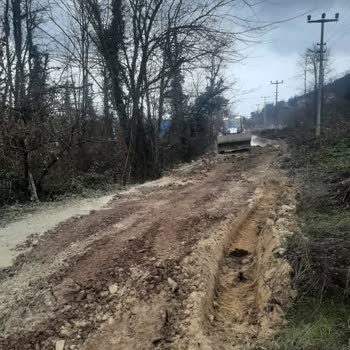 Heyelan Sonrası Alternatif Yolda Oluşan Çukurlar Araçlara Zarar Veriyor