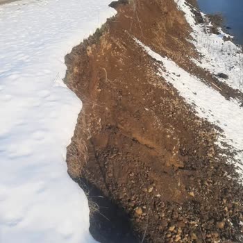 Heyelan Sonrası Alternatif Yolda Oluşan Çukurlar Araçlara Zarar Veriyor