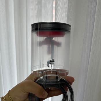 Dyson V12 Süpürgemin Toz Haznesindeki Çizik Ve Buğulanmaya Çözüm Bulamıyorum