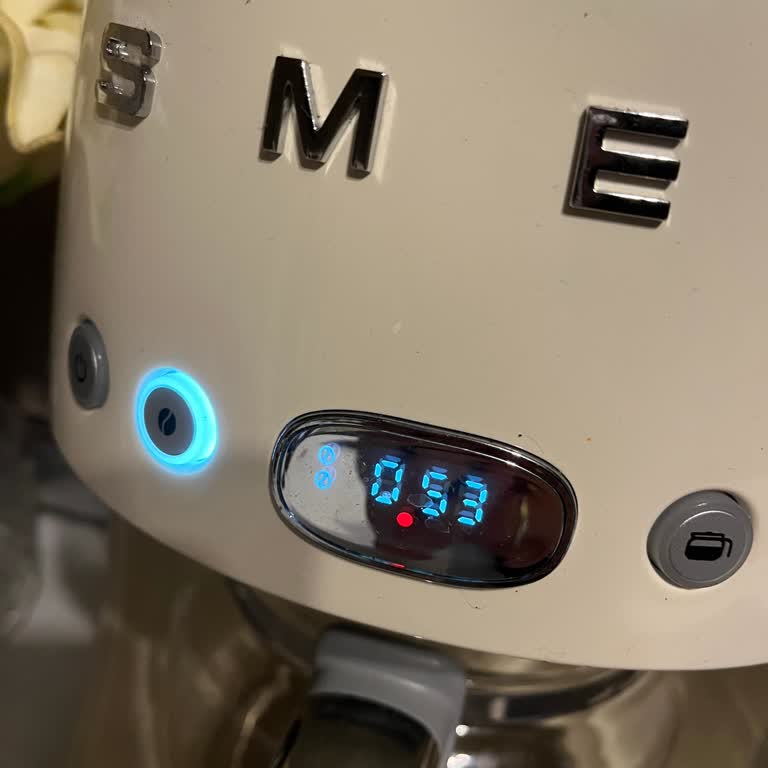 Yeni Alınan Smeg Kahve Makinesinde Kırmızı Işık Sorunu