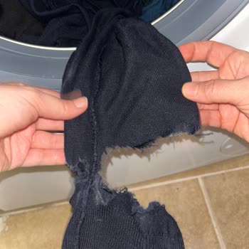 Çamaşır Makinesi Kıyafetleri Yırtıyor, Servis Çözüm Sunmuyor