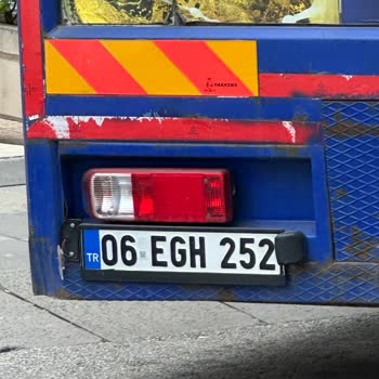 Kaldırımın Araç Tarafından İşgali Ve Yaya Haklarının İhlali