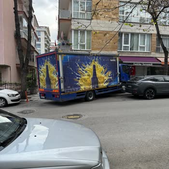 Kaldırımın Araç Tarafından İşgali Ve Yaya Haklarının İhlali