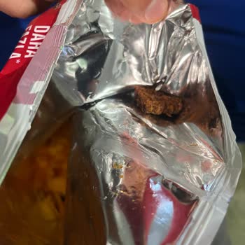 Lays Baharatlı Cipsin İçinden Yanmış Cisim Çıktı, Sağlığım Tehlikeye Girdi